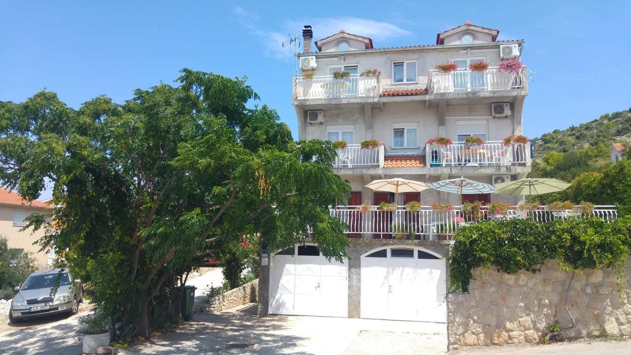 Apartments Tonci And Iris Primošten Exterior foto